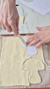 Steinpilze im Blätterteig, festliche Vorspeise Steinpilze im Blätterteig, festliche Vorspeise Blätterteig Vorspeise Schritt 6 Pilzform Aus Blätterteig Ausschneide