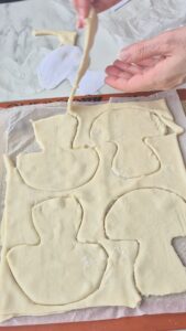 Steinpilze im Blätterteig, festliche Vorspeise Blätterteig Vorspeise Schritt 8 Blätterteig Zuschneiden Pilzform