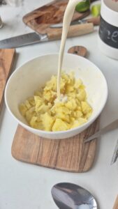Zarter Fisch mit Vanille und Limette Fisch Mit Vanille Und Limette Schritt 27 Sahne Über Kartoffeln Giessen