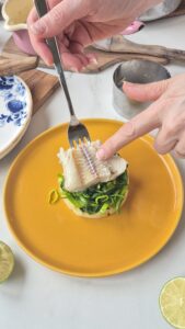 Zarter Fisch mit Vanille und Limette Zarter Fisch mit Vanille und Limette Fisch Mit Vanille Und Limette Schritt 31 Fisch Auf Grünes Bett Legen