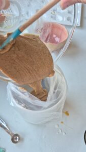 Mini-Lebkuchen mit Schokolade, einfaches Rezept ohne Ei Lebkuchen Schokolade Schritt 14 Teig In Beutel Füllen
