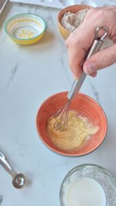 Mini-Lebkuchen mit Schokolade, einfaches Rezept ohne Ei Lebkuchen Schokolade Schritt 3 Lebkuchen Teig Rühren Schüssel