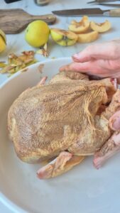 Brathähnchen mit Quitten und Lebkuchengewürz Lebkuchengewurz Hahnchen Schritt 14 Rohes Hähnchen In Auflaufform