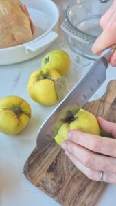 Brathähnchen mit Quitten und Lebkuchengewürz Lebkuchengewurz Hahnchen Schritt 7 Quitte Schneiden Auf Brett