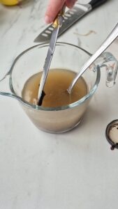 Vegane Bratensauce Vegane Sosse Schritt 16 Sauce In Messkanne Umrühren