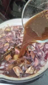 Vegane Bratensauce Vegane Sosse Schritt 19 Brühe In Topf Giessen