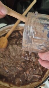 Vegane Bratensauce Vegane Sosse Schritt 25 Sauce In Schüssel Giessen