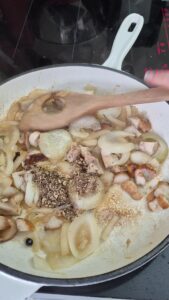 Vegane Bratensauce Vegane Sosse Schritt 9 Pilze Und Zwiebeln Anbraten